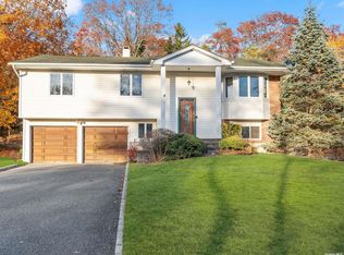 81 Ridge Rd, Smithtown, NY 11787