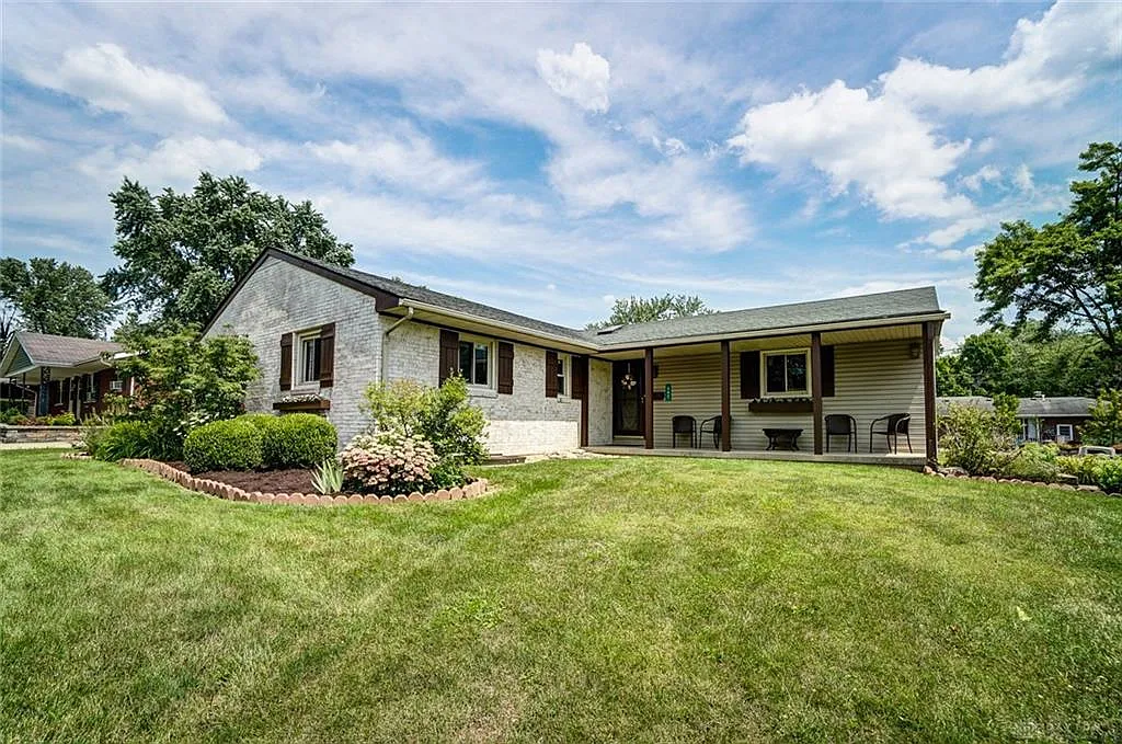 462 Crestview Dr photo 1