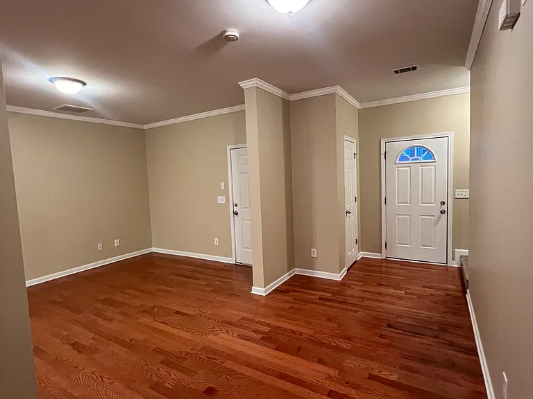321 Village Dr — Photo 4