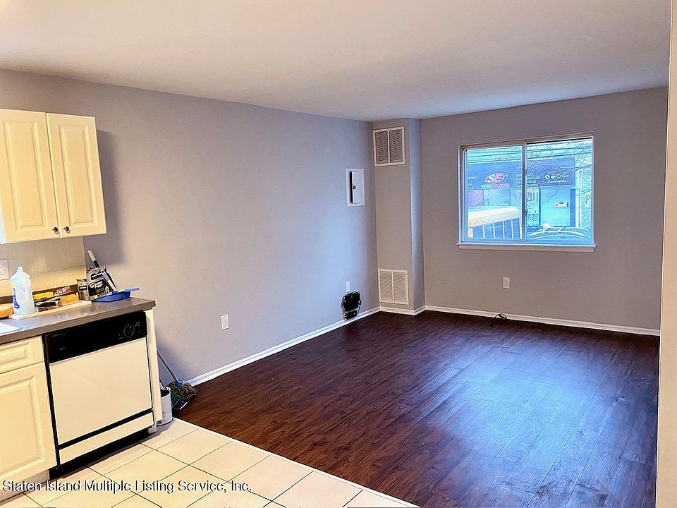 2nd image of 174 Main St