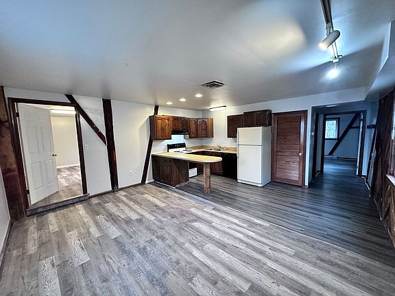 2nd image of 25 Sarhelm Rd APT E