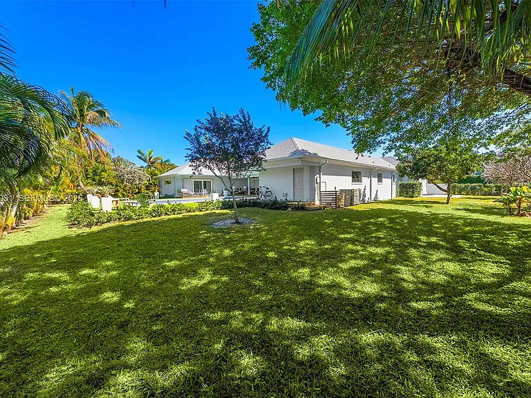 424 Alamanda Dr — Photo 36