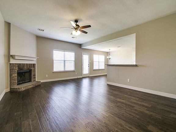 2nd image of 800 Nancy Dr