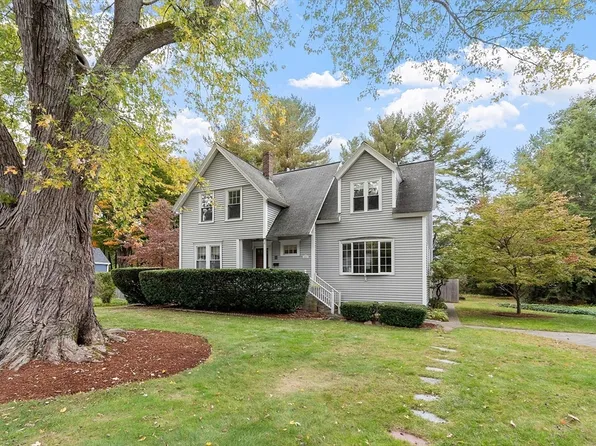 11 Lane Ave, Bedford, MA 01730