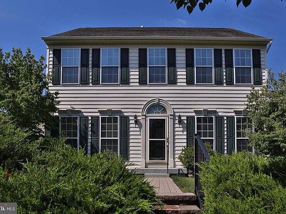 3rd image of 441 Saddlery Dr