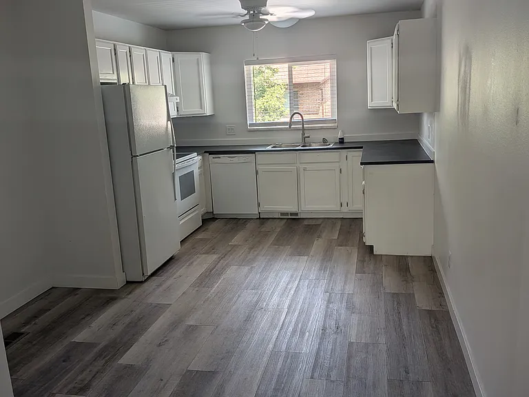 1445 N Amiron Way #D — Photo 2