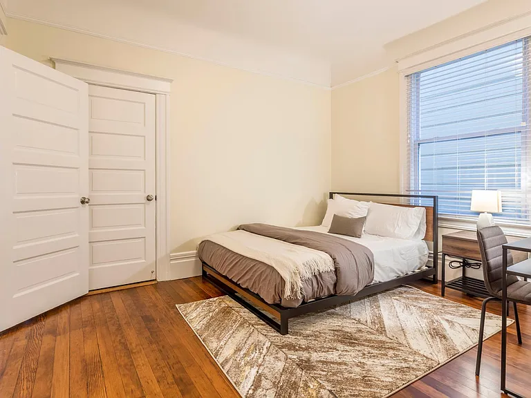 259 S Van Ness Ave — Photo 13