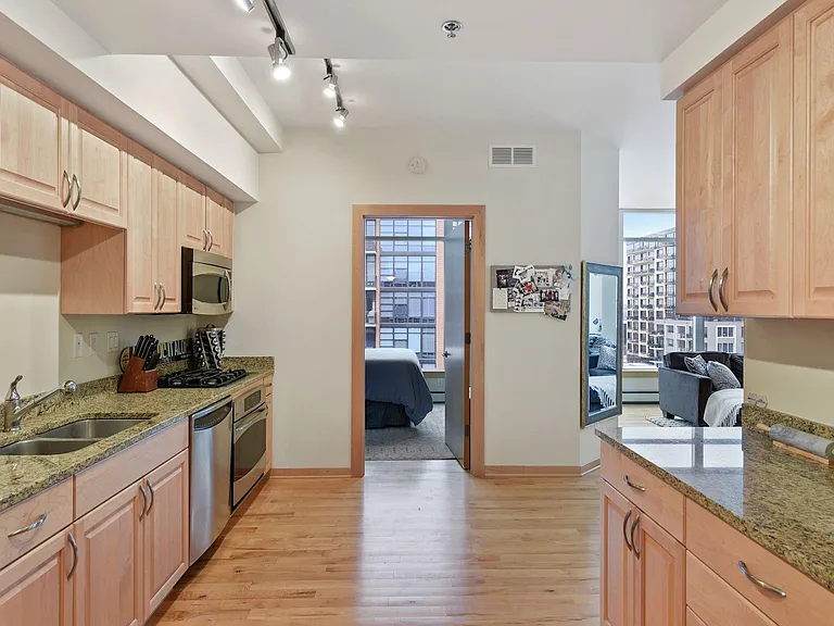 215 10th Ave S #735 — Photo 5