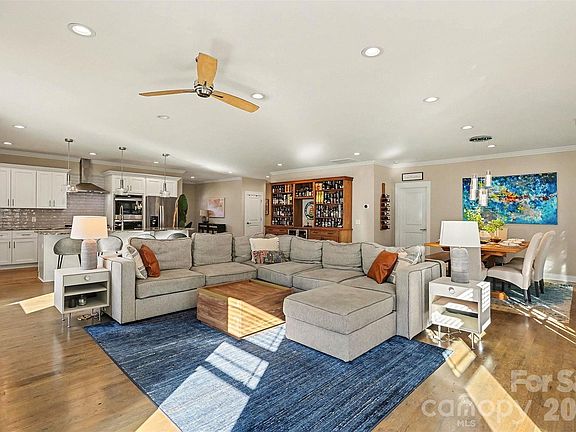 3rd image of 148 N Smallwood Pl