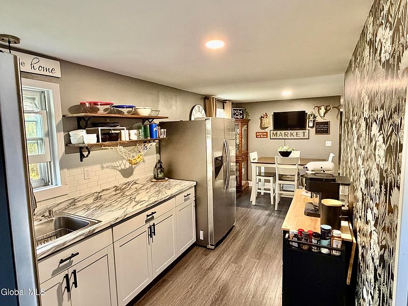3rd image of 29 Knobhill Road