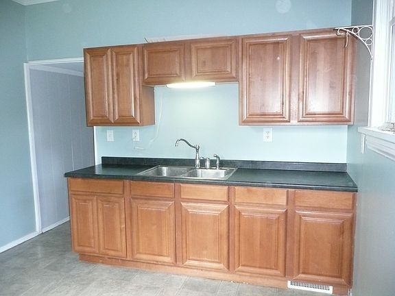 4th image of 1753 Lincoln Ave