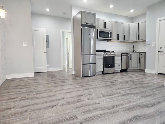 4th image of 1065 W Glenlake Ave APT 2