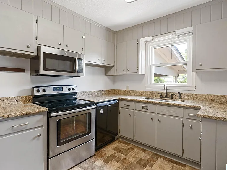 5 Beverly Hts — Photo 8