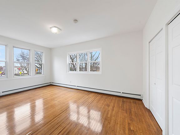 3rd image of 152 Bentley Ave