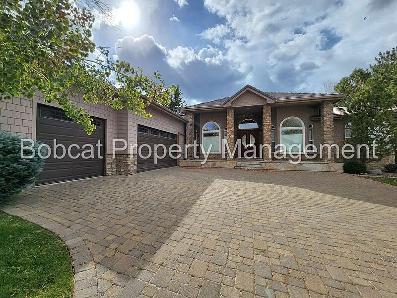 3 bed, 2.0 bath, 2777 sqft, $3,903 — Photo 2