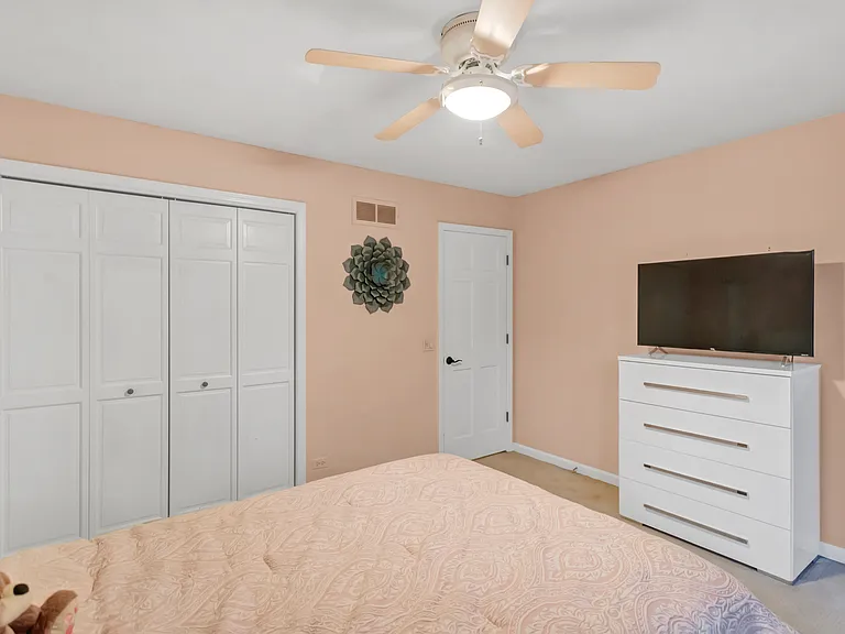 985 Chapel Ct N — Photo 30