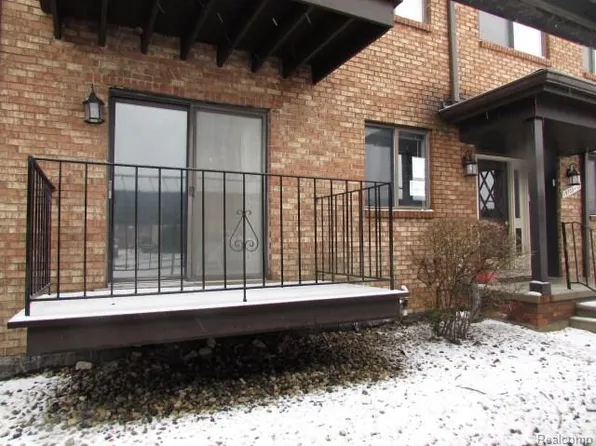19713 E Eight Mile Rd, Saint Clair Shores, MI 48080