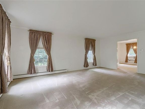 4th image of 16 Hilltop Dr