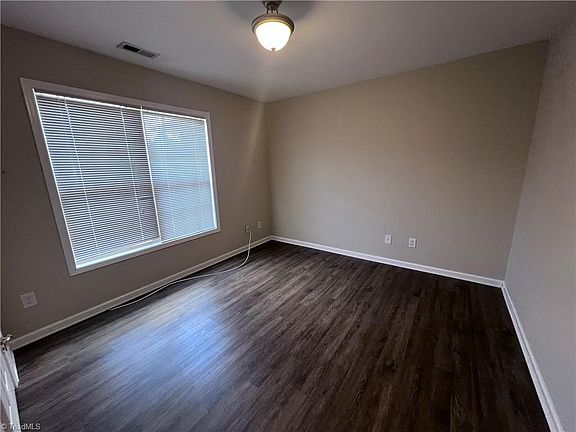 5th image of 405 Pinefield Pl