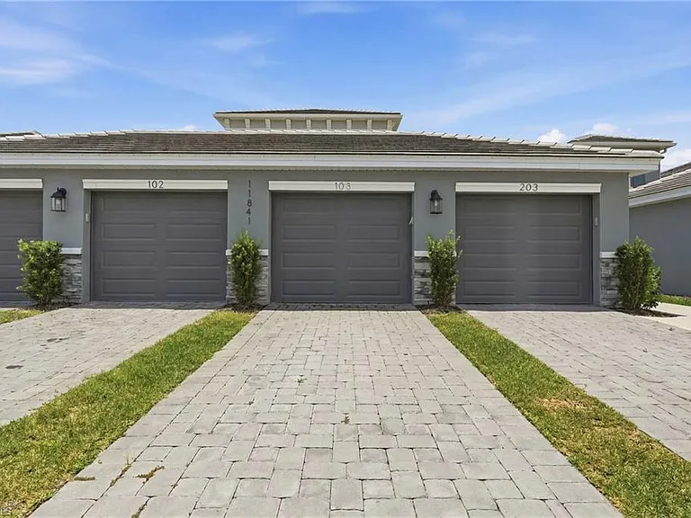 11841 Venetian Lagoon Dr — Photo 3