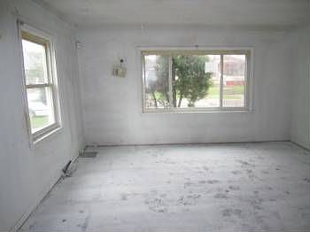 2nd image of 614 Rose Ave E