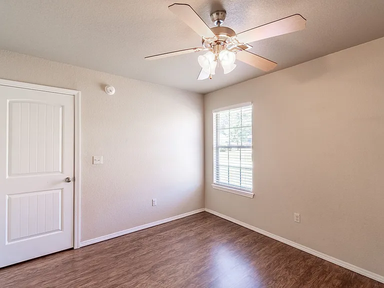 2763 Oakview Rd — Photo 9