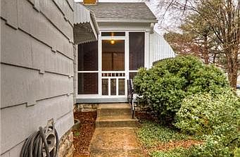 3rd image of 7911 Ward Parkway Pl