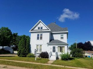 1013 S Pearl St, New London, WI 54961