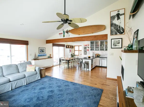 210 N 3rd St, Surf City, NJ 08008