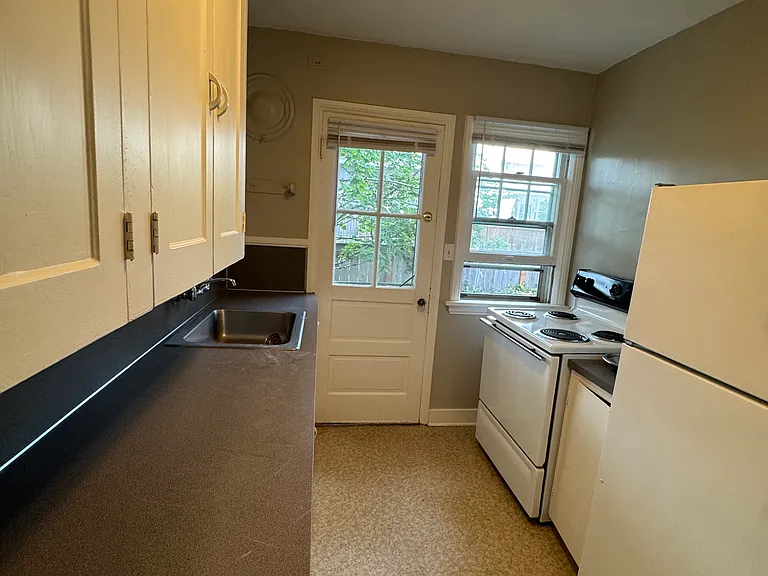 555 NE Fargo St #9 — Photo 7