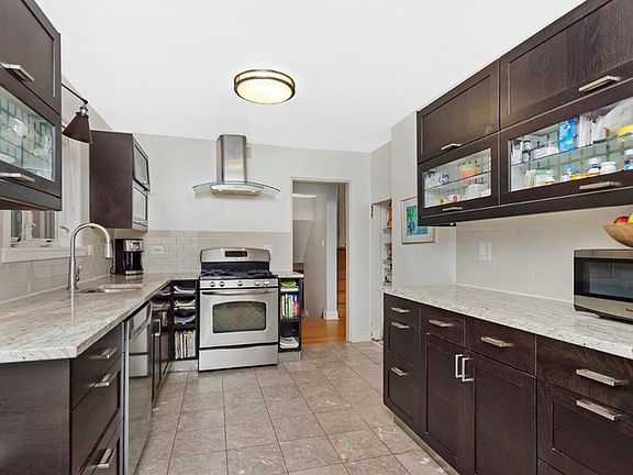 5th image of 8947 Lincolnwood Dr