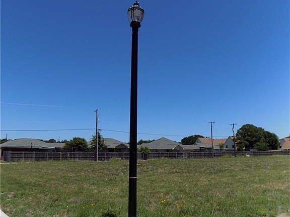 2nd image of 2109 Brooke Ln