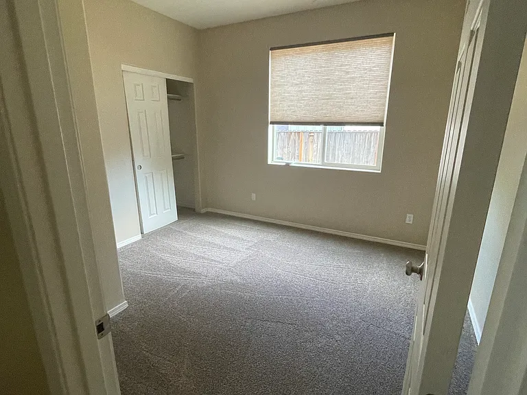 596 Cameron St NE — Photo 14