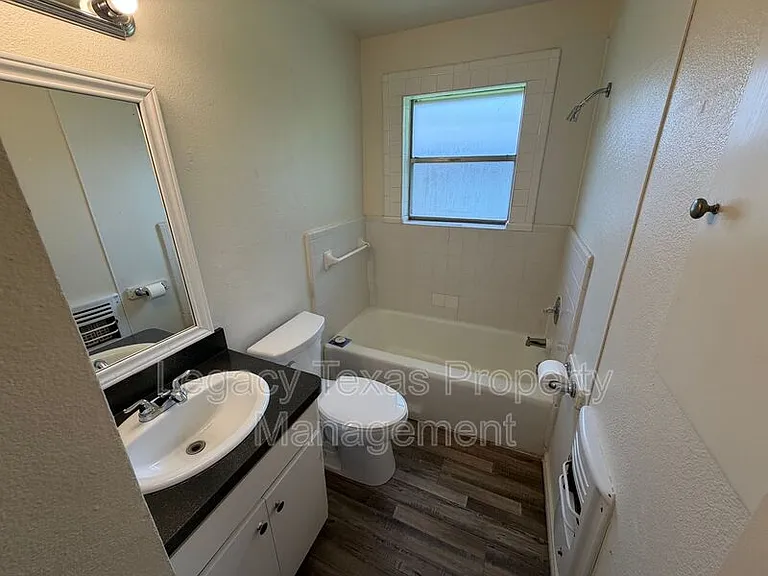 108 Pine St — Photo 6