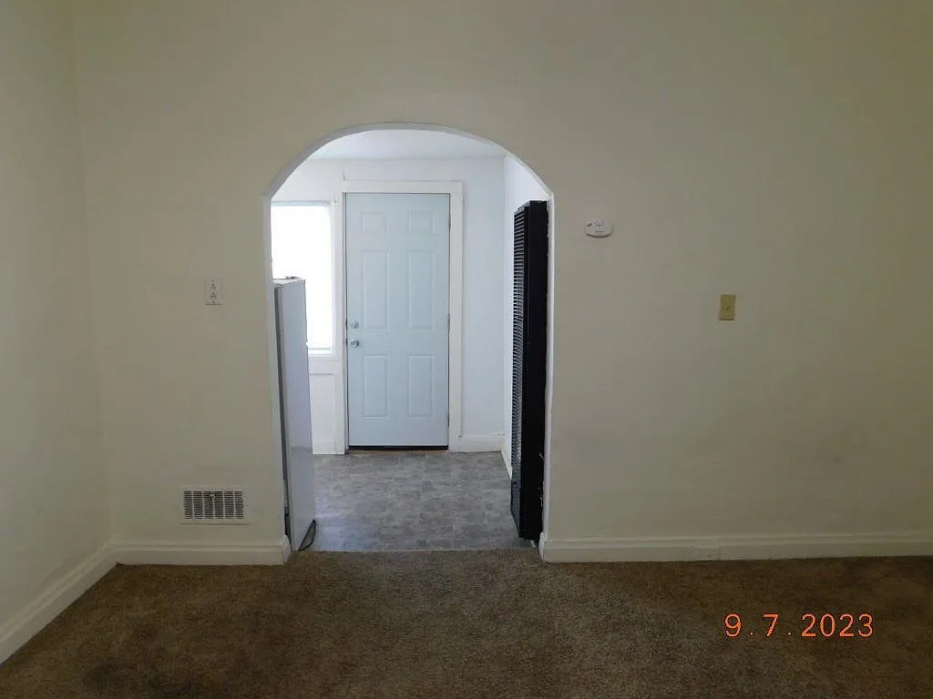 1 bed, 300 sqft, $425 — Photo 2
