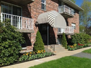 121 North St #20, Medfield, MA 02052