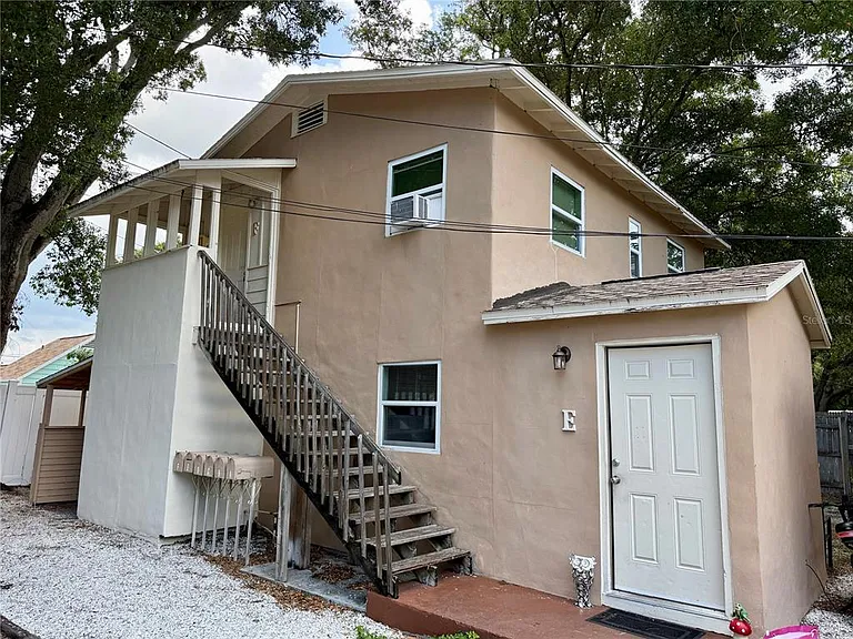 908 Beverly Ave #F — Photo 1