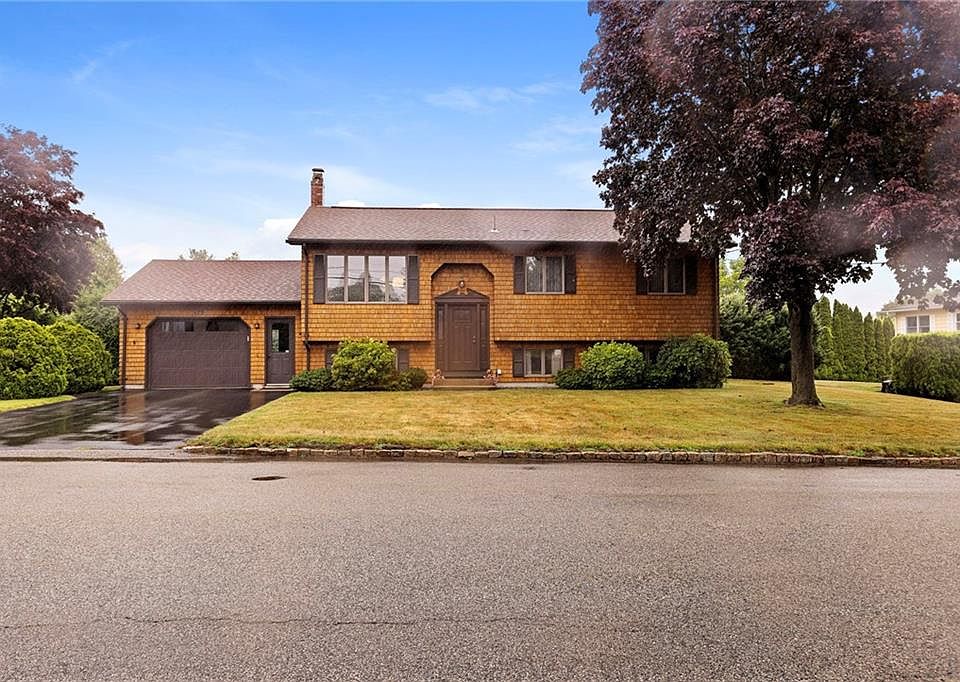 1st image of 129 Woodside Ave