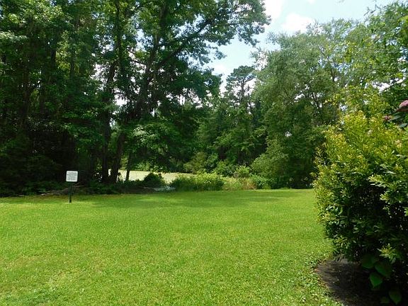 3rd image of 30 Mathews Dr APT 106
