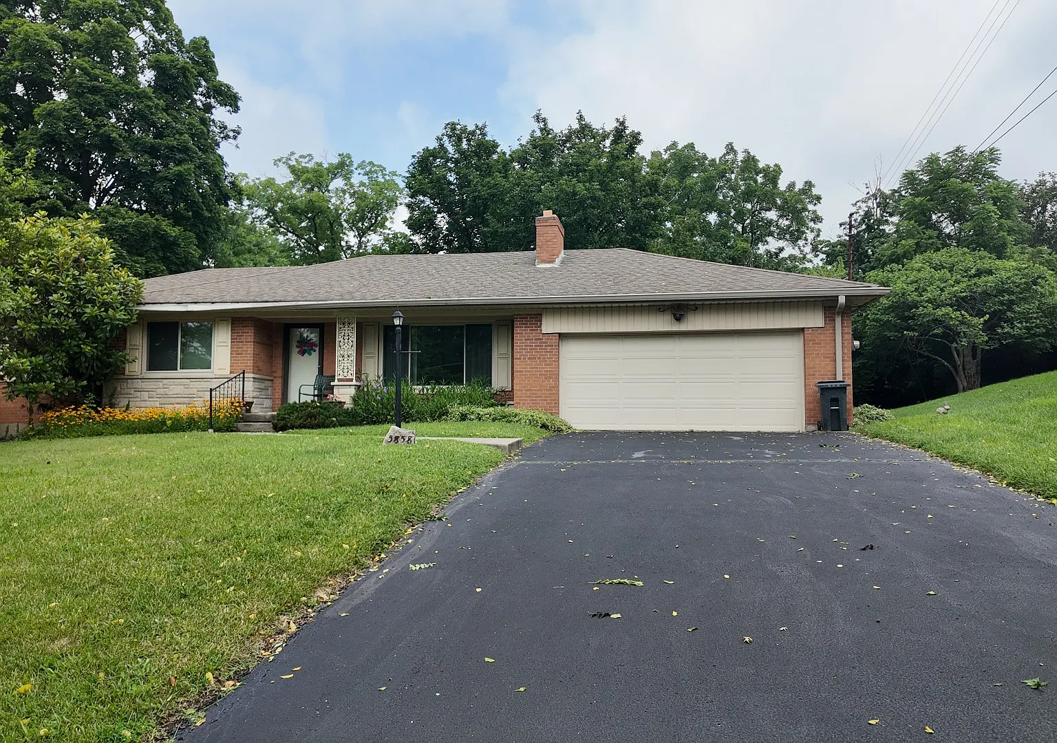 Charming 3-Bed Madeira Schools Home — Photo 2