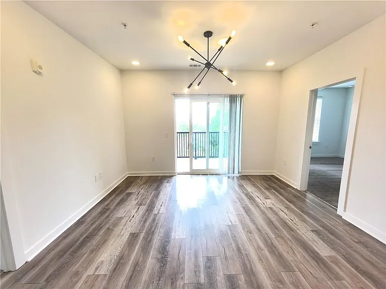 525 Parkway Dr #401 — Photo 8