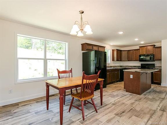 3rd image of 606 Ban The Blues Ln