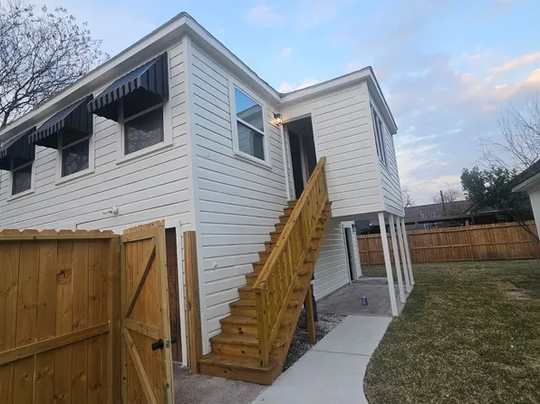 501 1/2 Canadian St, Houston, TX 77009