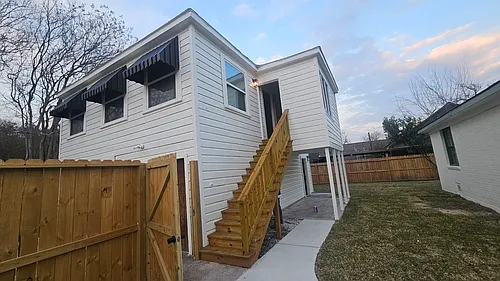 501 1/2 Canadian St Photo 1