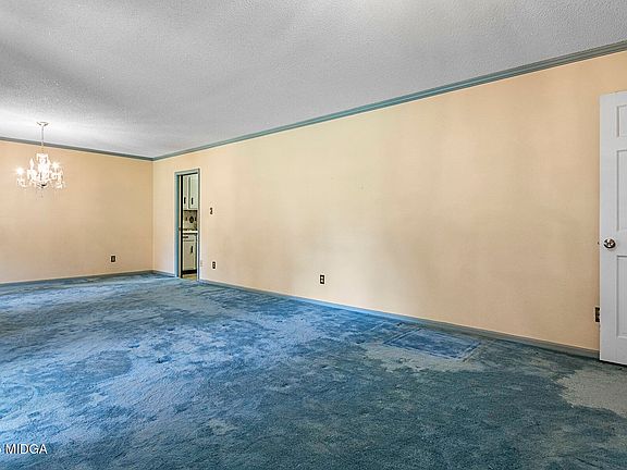 3rd image of 7033 Three Oaks Dr W