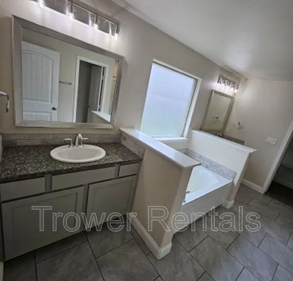 1021 E 90th Ct — Photo 33