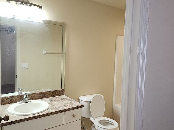 3rd image of 2121 NE 8th Pl