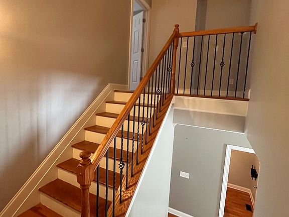 4th image of 2255 Ewell Park Dr