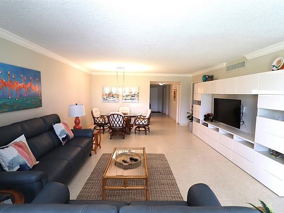 3rd image of 3700 Oaks Clubhouse Drive #106