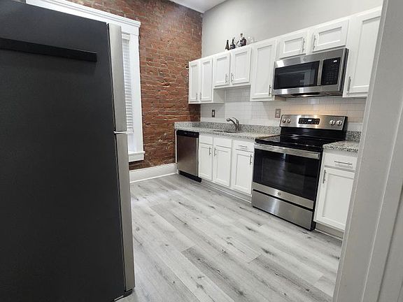 3rd image of 115 W Burnett Ave APT 2